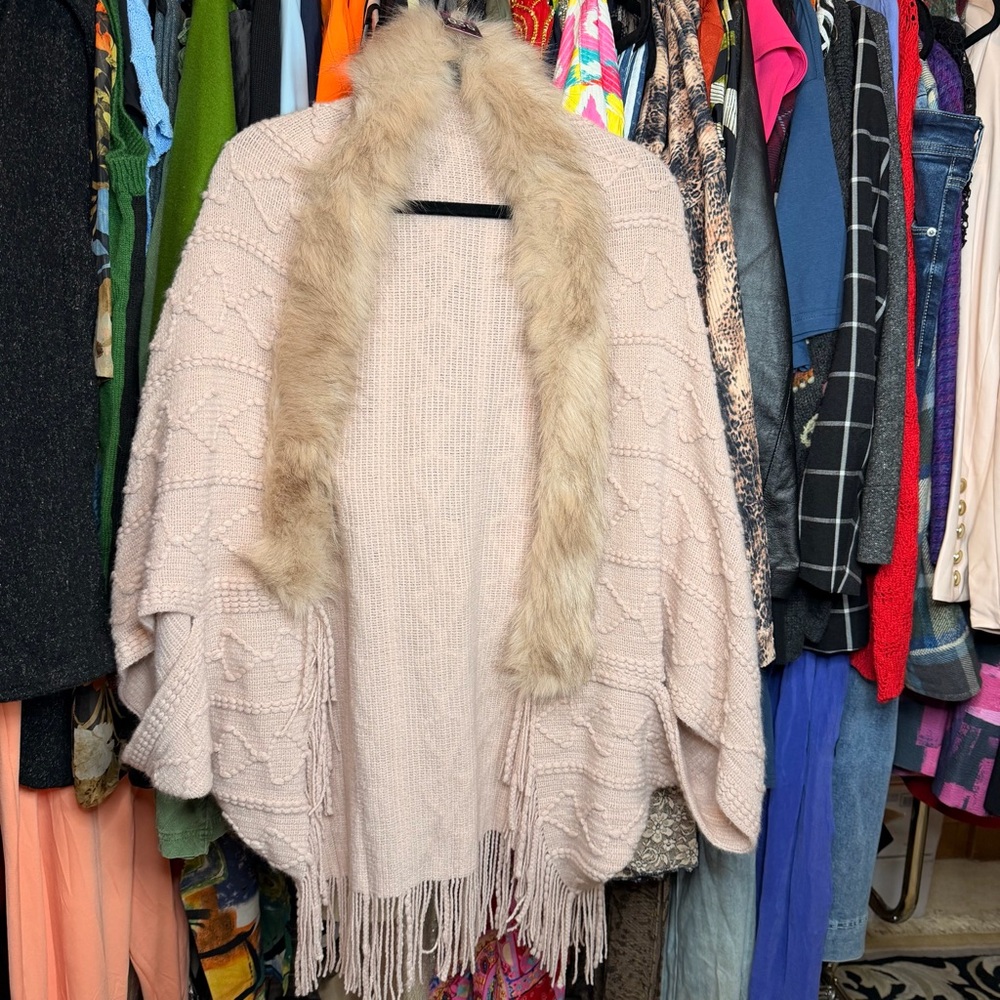 SHEIN Cream Poncho with Faux Fur Trim‎